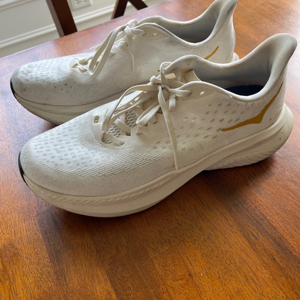 Running shoes Hoka Mach 6